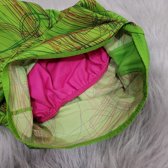 Reebok swirl design running shorts with inside liner - Picture 5 of 7